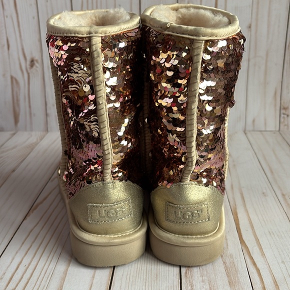 Women’s UGG Classic Short Sequin Boot gold, size 8 - Picture 3 of 8